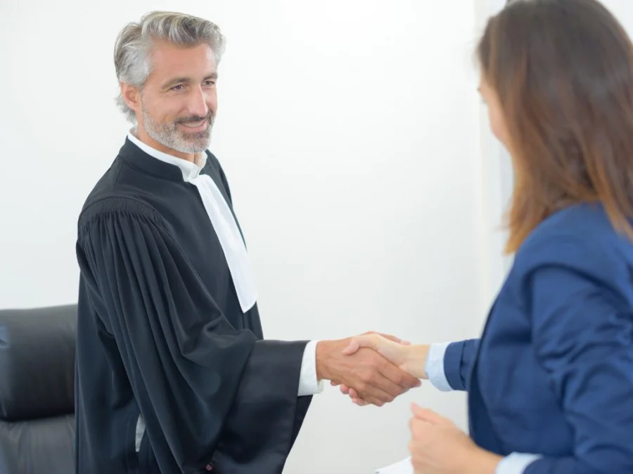 Pourquoi choisir un avocat à la cour pour votre défense sur paris ?