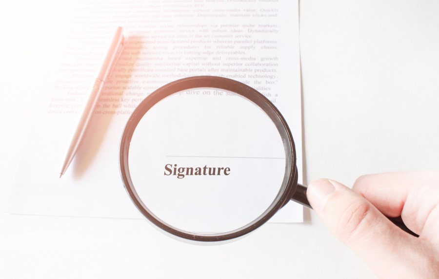 Comment détecter une fausse signature sur un document ?